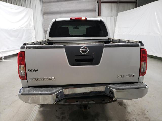 1N6AD07W39C414806 - 2009 NISSAN FRONTIER CREW CAB SE SILVER photo 6