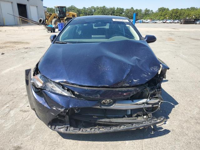 5YFEPMAE5NP336761 - 2022 TOYOTA COROLLA LE BLUE photo 5