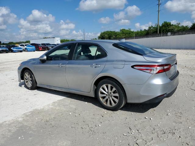 4T1C11AK4LU992555 - 2020 TOYOTA CAMRY LE SILVER photo 2