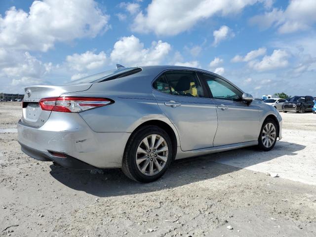 4T1C11AK4LU992555 - 2020 TOYOTA CAMRY LE SILVER photo 3