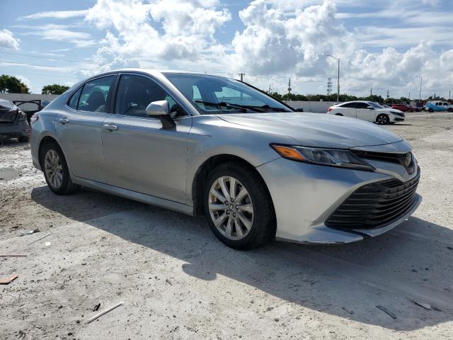 4T1C11AK4LU992555 - 2020 TOYOTA CAMRY LE SILVER photo 4