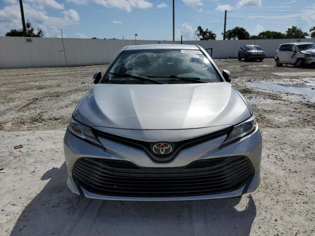 4T1C11AK4LU992555 - 2020 TOYOTA CAMRY LE SILVER photo 5