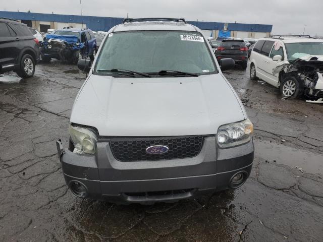 1FMYU931X5KA76073 - 2005 FORD ESCAPE XLT SILVER photo 5