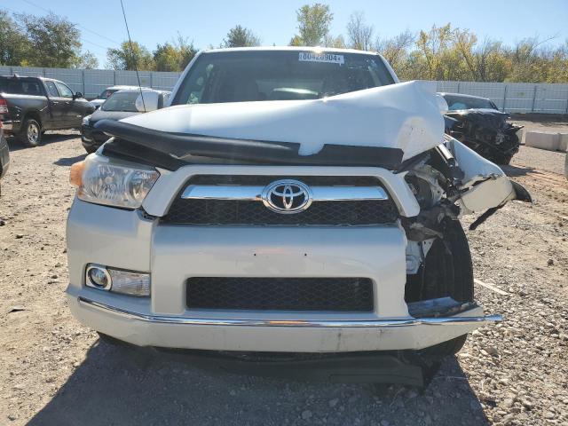 JTEBU5JR1D5131224 - 2013 TOYOTA 4RUNNER SR5 WHITE photo 5