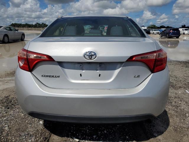 2T1BURHE6JC102041 - 2018 TOYOTA COROLLA L Gümüş foto 6