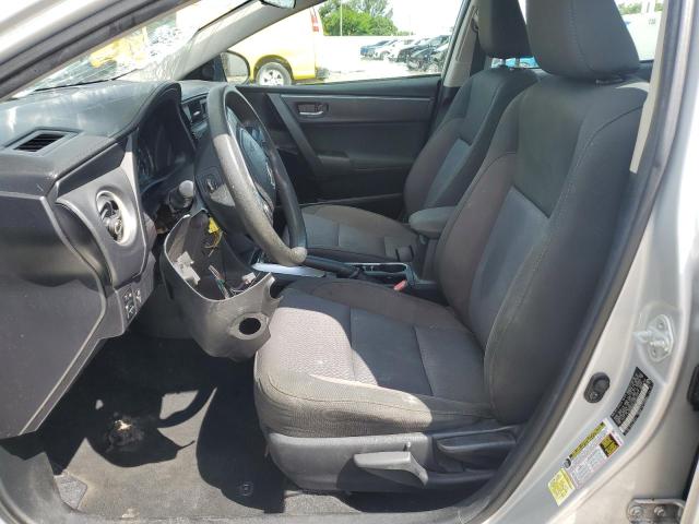 2T1BURHE6JC102041 - 2018 TOYOTA COROLLA L Gümüş foto 7