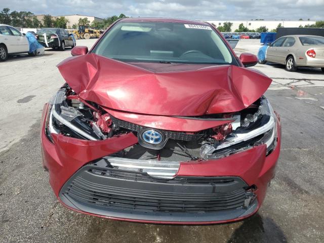 JTDBCMFE5PJ010456 - 2023 TOYOTA COROLLA LE 红色 照片 5