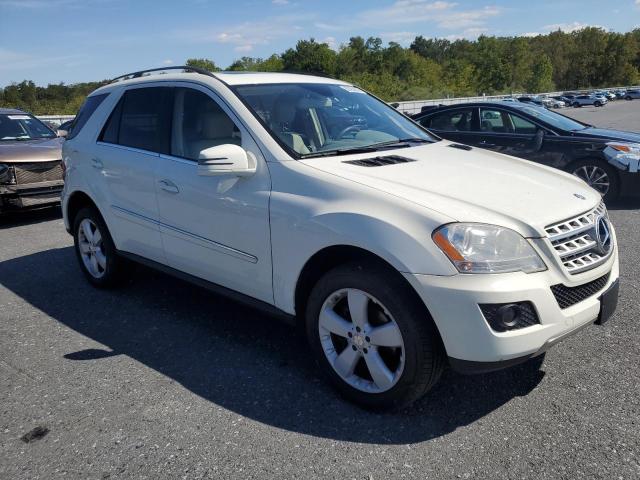 4JGBB8GB8BA735732 - 2011 MERCEDES-BENZ ML 350 4MATIC WHITE photo 4