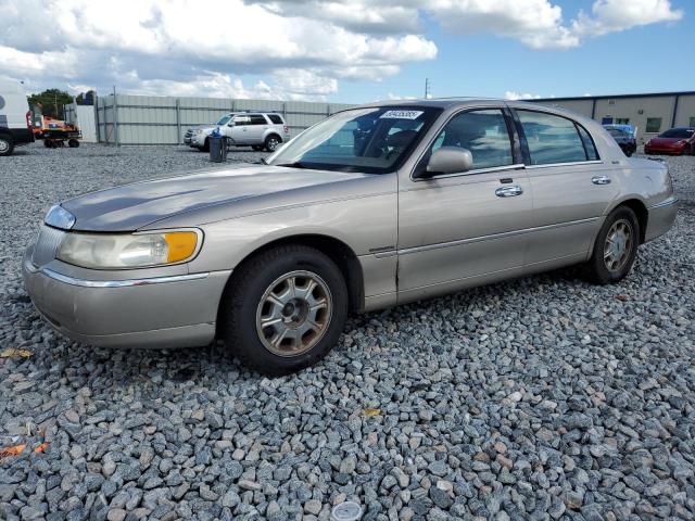 2000 LINCOLN TOWN CAR SIGNATURE, 