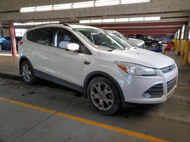 1FMCU0GX2EUA36109 - 2014 FORD ESCAPE SE WHITE photo 4