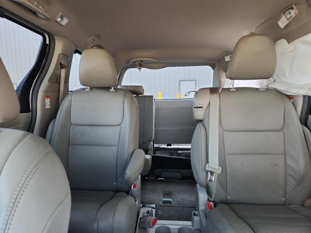 5TDYK3DC5FS571752 - 2015 TOYOTA SIENNA XLE WHITE photo 10