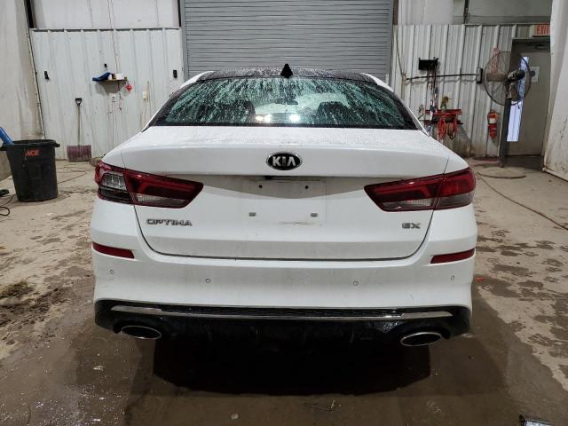 5XXGU4L16LG411033 - 2020 KIA OPTIMA EX WHITE photo 6