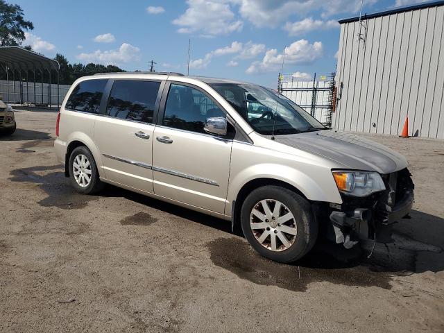 2C4RC1CG8FR572428 - 2015 CHRYSLER TOWN & COU TOURING L TAN photo 4