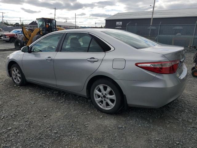 4T1BF1FK2HU680828 - 2017 TOYOTA CAMRY LE SILVER photo 2