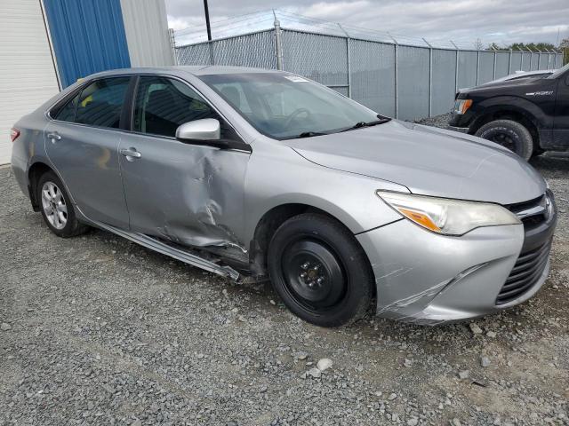 4T1BF1FK2HU680828 - 2017 TOYOTA CAMRY LE SILVER photo 4