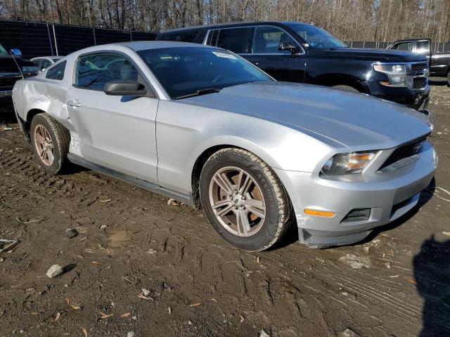 1ZVBP8AM1C5246788 - 2012 FORD MUSTANG SILVER photo 4