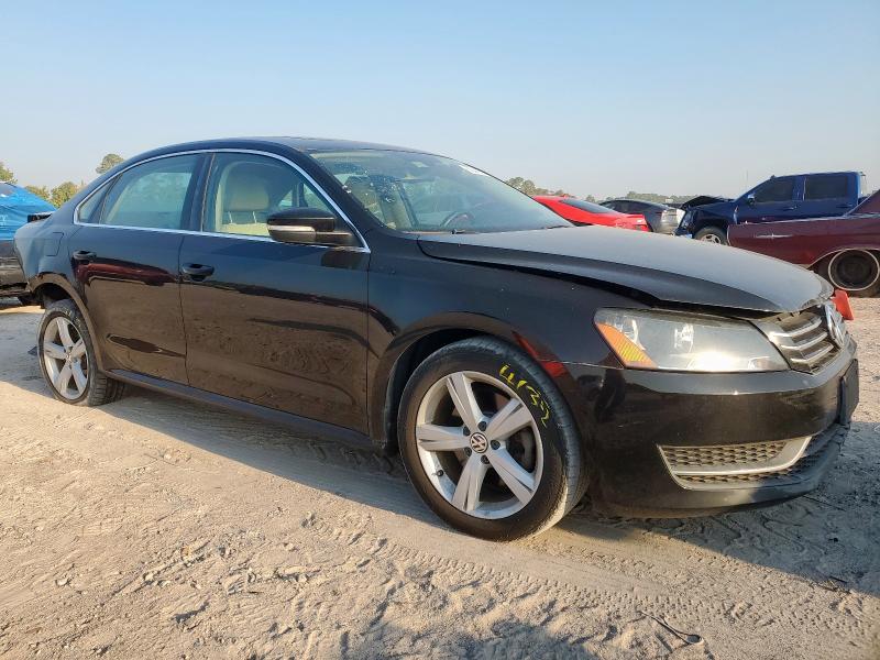 1VWBH7A37DC107180 - 2013 VOLKSWAGEN PASSAT SE BLACK photo 4