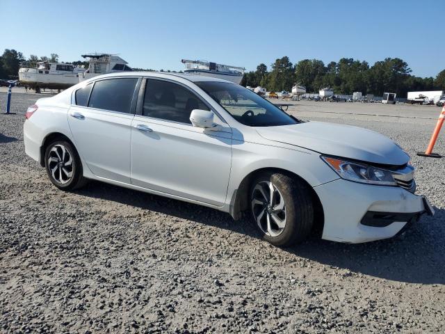 1HGCR2F88HA127131 - 2017 HONDA ACCORD EXL WHITE photo 4