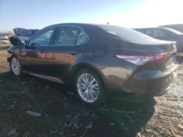 4T1B11HK3JU133889 - 2018 TOYOTA CAMRY L BROWN photo 2