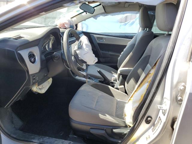 2T1BURHE6JC048899 - 2018 TOYOTA COROLLA L 银色 照片 11