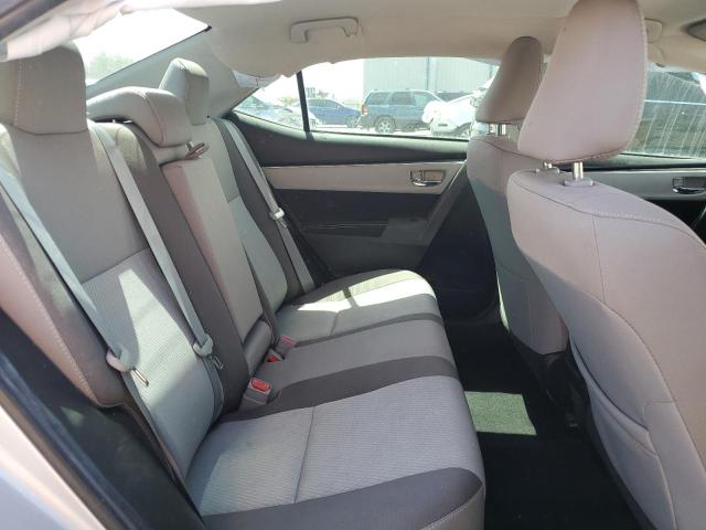 2T1BURHE6JC048899 - 2018 TOYOTA COROLLA L 银色 照片 17