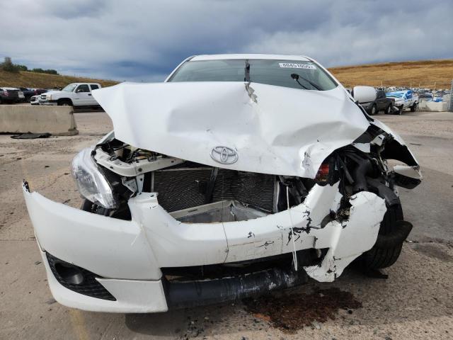 2T1KE4EE3AC040506 - 2010 TOYOTA COROLLA MATRIX S WHITE photo 5