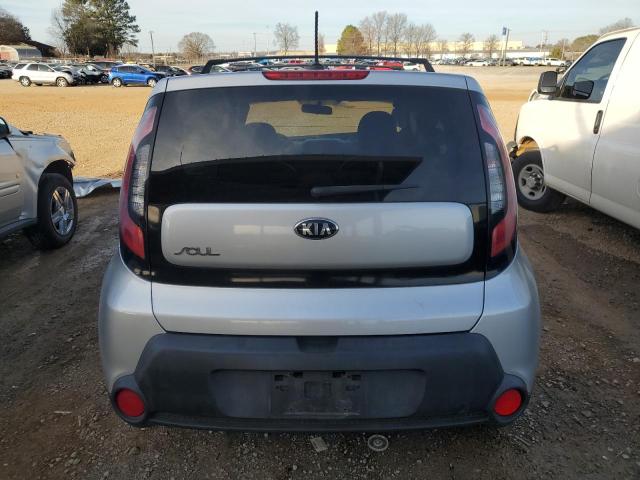 KNDJN2A20F7775481 - 2015 KIA SOUL SILVER photo 6