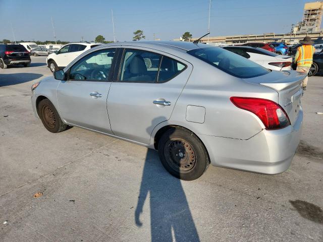 3N1CN7AP0FL895636 - 2015 NISSAN VERSA S SILVER photo 2