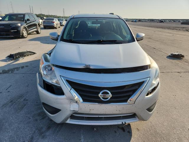 3N1CN7AP0FL895636 - 2015 NISSAN VERSA S SILVER photo 5
