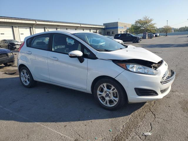 3FADP4EJXFM158153 - 2015 FORD FIESTA SE WHITE photo 4