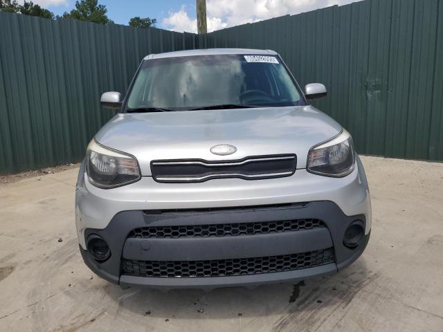 KNDJN2A26J7607434 - 2018 KIA SOUL Gümüş fotoğraf 5