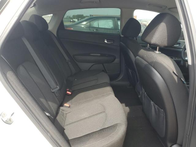 5XXGT4L33HG160984 - 2017 KIA OPTIMA LX Weiß Foto 10