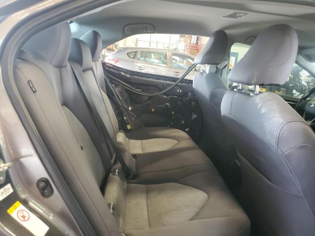 4T1B11HK8JU601504 - 2018 TOYOTA CAMRY L GRAY photo 10