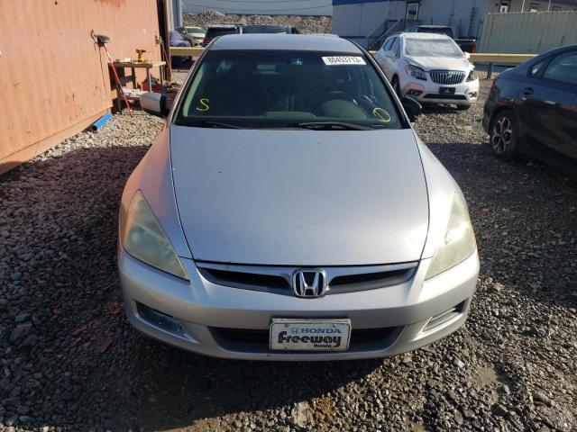 1HGCM56317A117964 - 2007 HONDA ACCORD SE SILVER photo 5