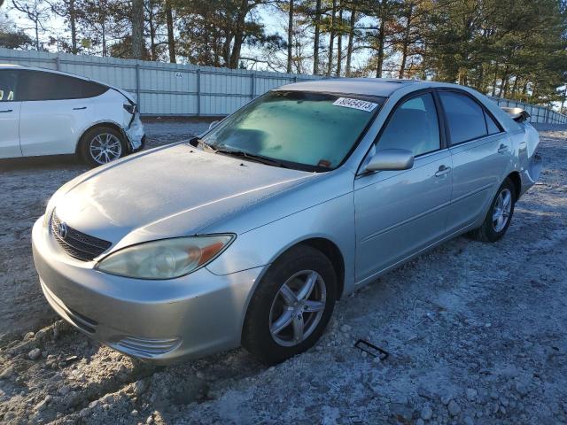JTDBE32K420110885 - 2002 TOYOTA CAMRY LE SILVER photo 1