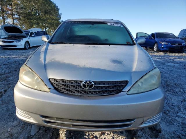 JTDBE32K420110885 - 2002 TOYOTA CAMRY LE SILVER photo 5