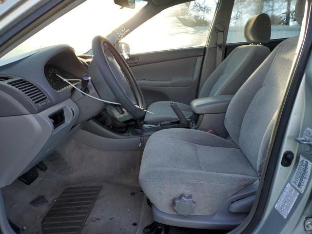JTDBE32K420110885 - 2002 TOYOTA CAMRY LE Күміс фото 7