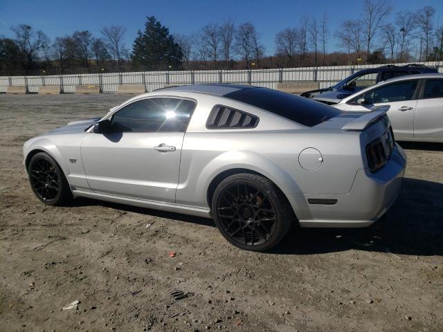 1ZVFT82H865241008 - 2006 FORD MUSTANG GT SILVER photo 2