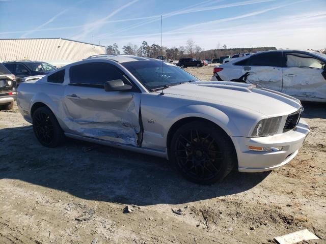 1ZVFT82H865241008 - 2006 FORD MUSTANG GT SILVER photo 4