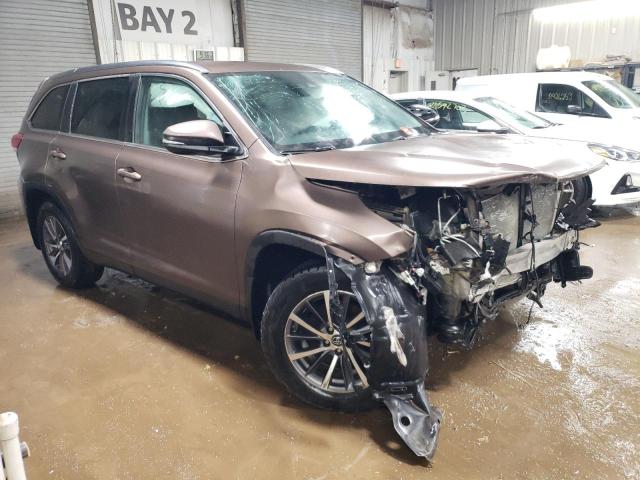 5TDJZRFH0KS923770 - 2019 TOYOTA HIGHLANDER SE BROWN photo 4