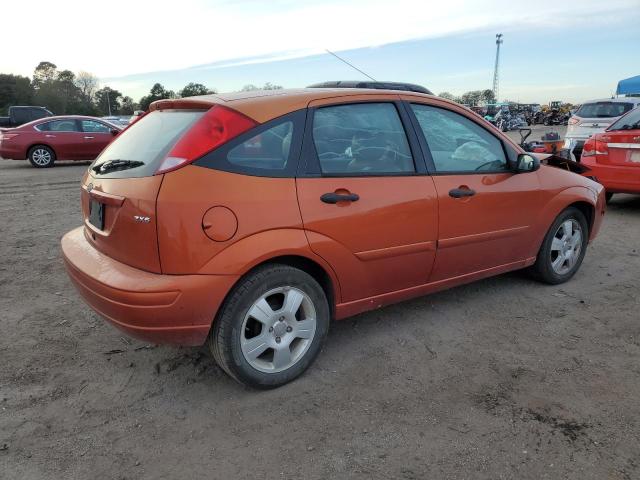 3FAFP37N65R137806 - 2005 FORD FOCUS ZX5 ORANGE photo 3