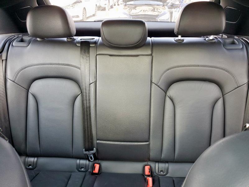 WA1BCCFS1JR029850 - 2018 AUDI Q3 PREMIUM WHITE photo 10