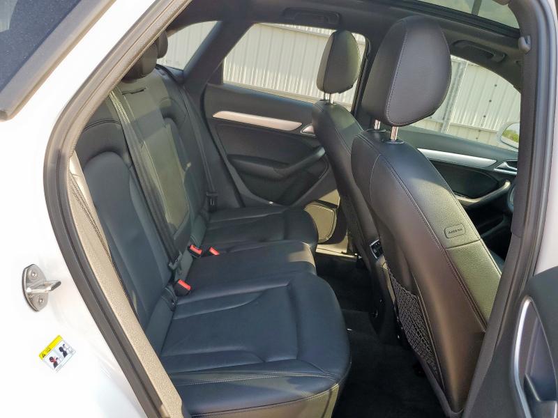 WA1BCCFS1JR029850 - 2018 AUDI Q3 PREMIUM WHITE photo 11