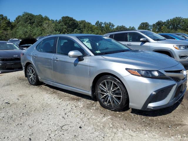 4T1G11AK9NU656047 - 2022 TOYOTA CAMRY SE 银色 照片 4