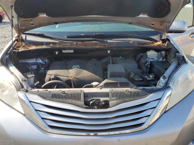 5TDKZ3DC1HS898153 - 2017 TOYOTA SIENNA LE 银色 照片 12