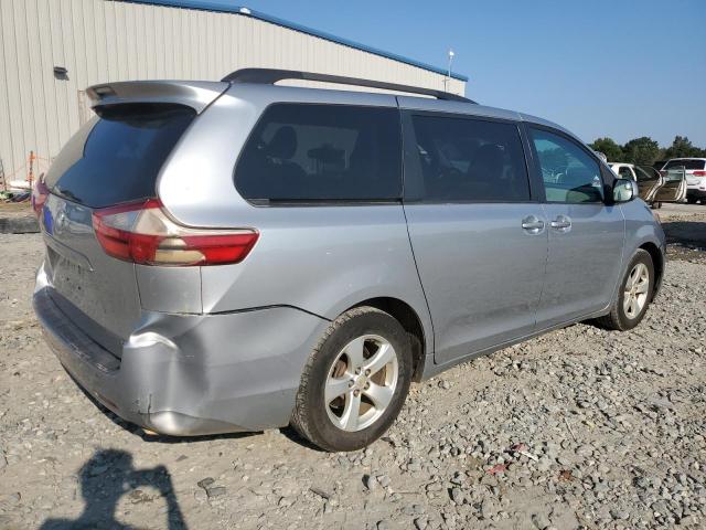 5TDKZ3DC1HS898153 - 2017 TOYOTA SIENNA LE 银色 照片 3
