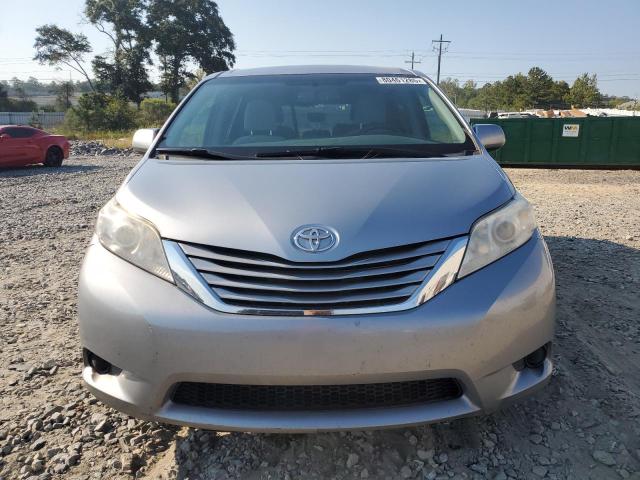 5TDKZ3DC1HS898153 - 2017 TOYOTA SIENNA LE 银色 照片 5