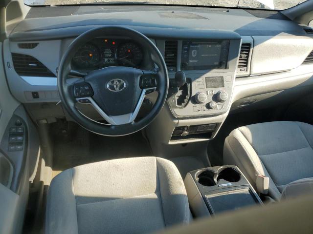 5TDKZ3DC1HS898153 - 2017 TOYOTA SIENNA LE 银色 照片 8