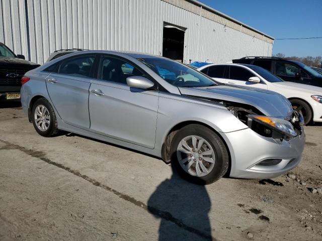 5NPEB4AC4DH520162 - 2013 HYUNDAI SONATA GLS SILVER photo 4