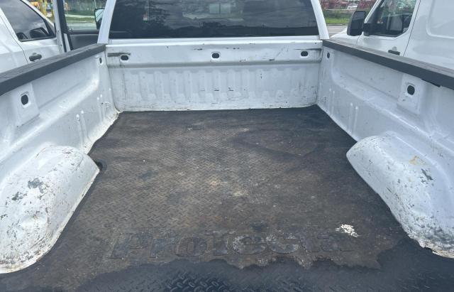 1GC1KUEG9JF206377 - 2018 CHEVROLET SILVERADO K2500 HEAVY DUTY WHITE photo 14